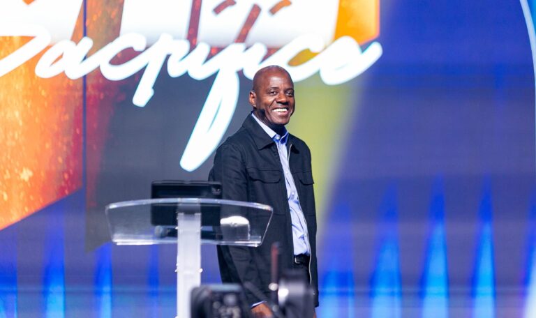 JOUR 2 – SÉMINAIRE – LA NÉCESSITÉ D&rsquo;UNE VIE DE SACRIFICE – Apôtre Yves CASTANOU