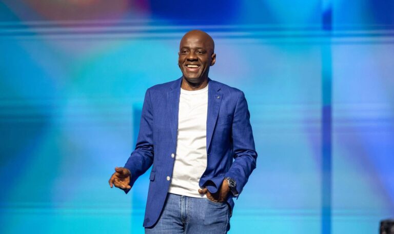 NE TE LAISSE PAS SÉDUIRE ! IL Y A UN PRIX À PAYER POUR ENFANTER TA VRAIE VIE ! -Apôtre Yvan CASTANOU