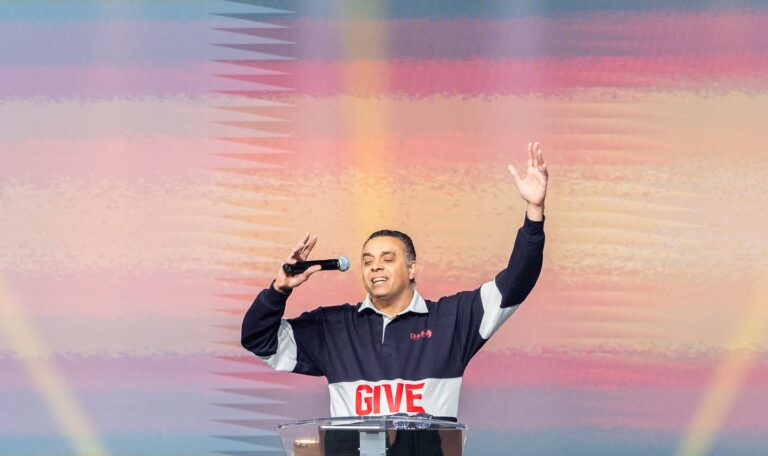 J3 – Conférence : Donne-toi tout entier – Bishop Dag HEWARD-MILLS à Paris